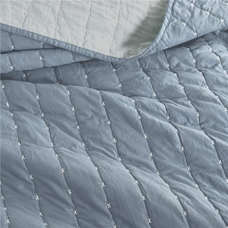 Reversible Queen Quilt Bedding Set
